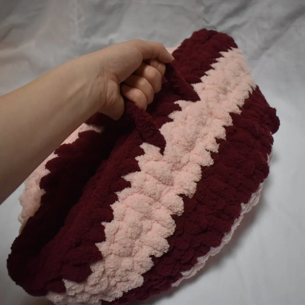 HAND CRAFTED Cochet Pet bed with Handles